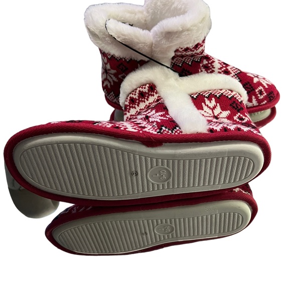 Slippers- NWT - St. John’s Bay red white multi slippers - Picture 5 of 7